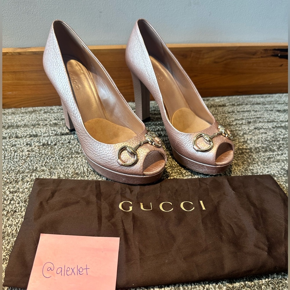 Gucci Pink Metallic Leather Horsebit Peep Toe
Platform Pumps Size 36.5